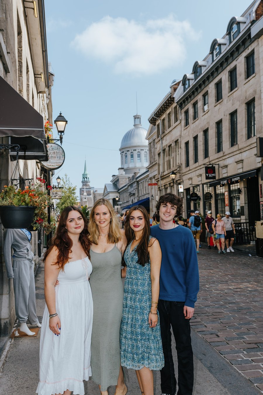 Photoshoot at Rue Saint-Paul, Old Montréal — photo 4