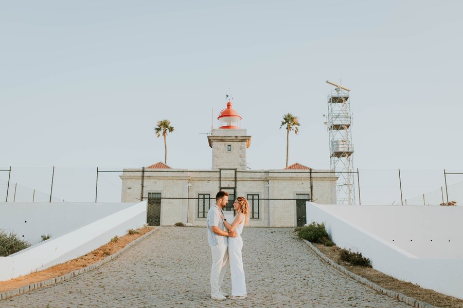 Romantic photoshoot at Ponta da Piedade, Lagos — photo 5
