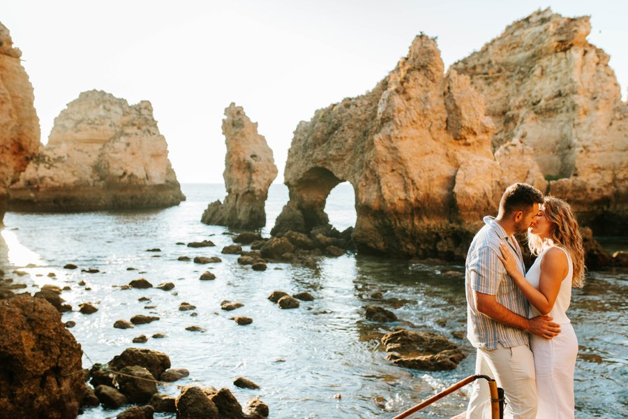 Romantic photoshoot at Ponta da Piedade, Lagos — photo 1