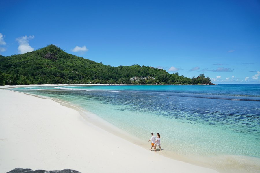 Romantic photoshoot at Anse Lazio, Seychelles — photo 2