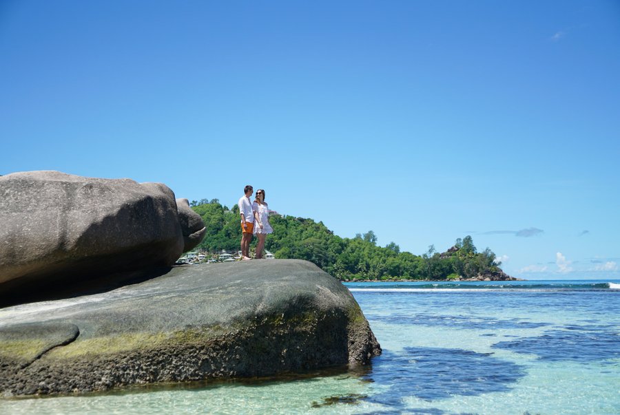 Romantic photoshoot at Anse Lazio, Seychelles — photo 6