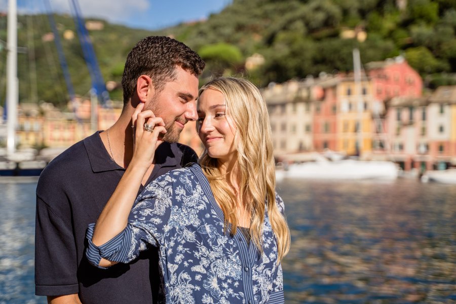 Romantic photoshoot at Portofino harbor breakwater — photo 2