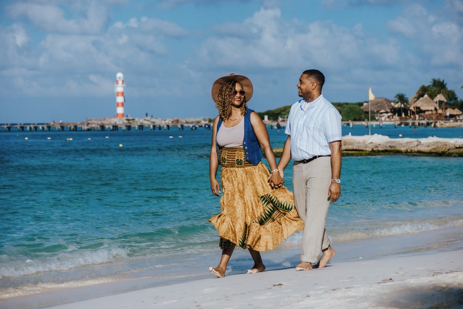Photoshoot at Punta Cancún Lighthouse — photo 6