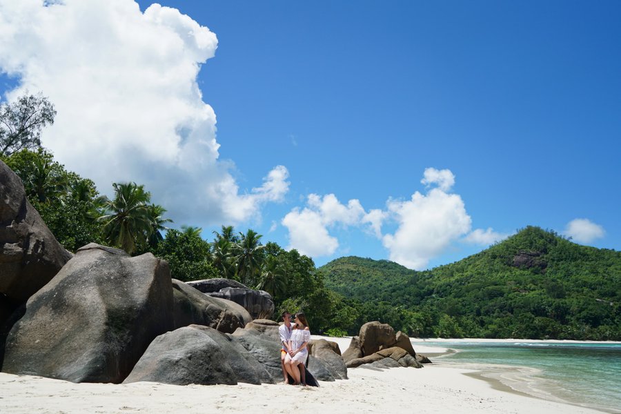 Romantic photoshoot at Anse Lazio, Seychelles — photo 5