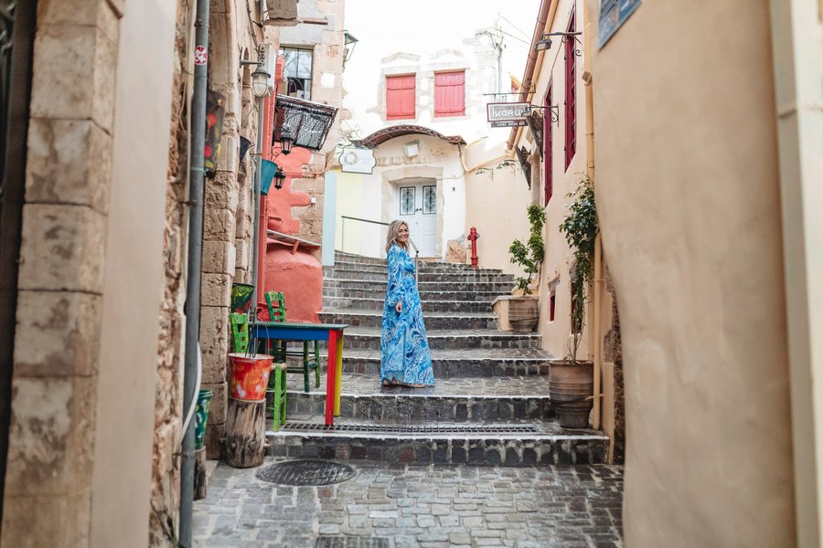 Photoshoot at Chania Old Town backstreets, Crete — photo 2